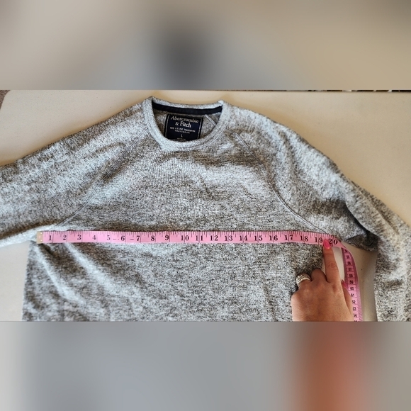 Abercrombie & Fitch Men's Long sleeve Gray Sweater Size L. - Picture 3 of 7